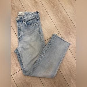 Denim Forum Distressed Arlo Highrise Straight Size 28 👖⚠️see description